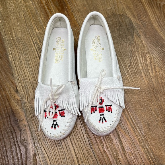 New ~ Minnetonka Women's Thunderbird Boat Moc Smooth Leather - White Size 8 - Picture 5 of 11